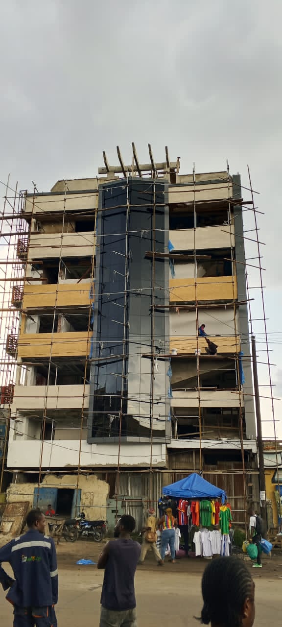 Tour bureaux en construction