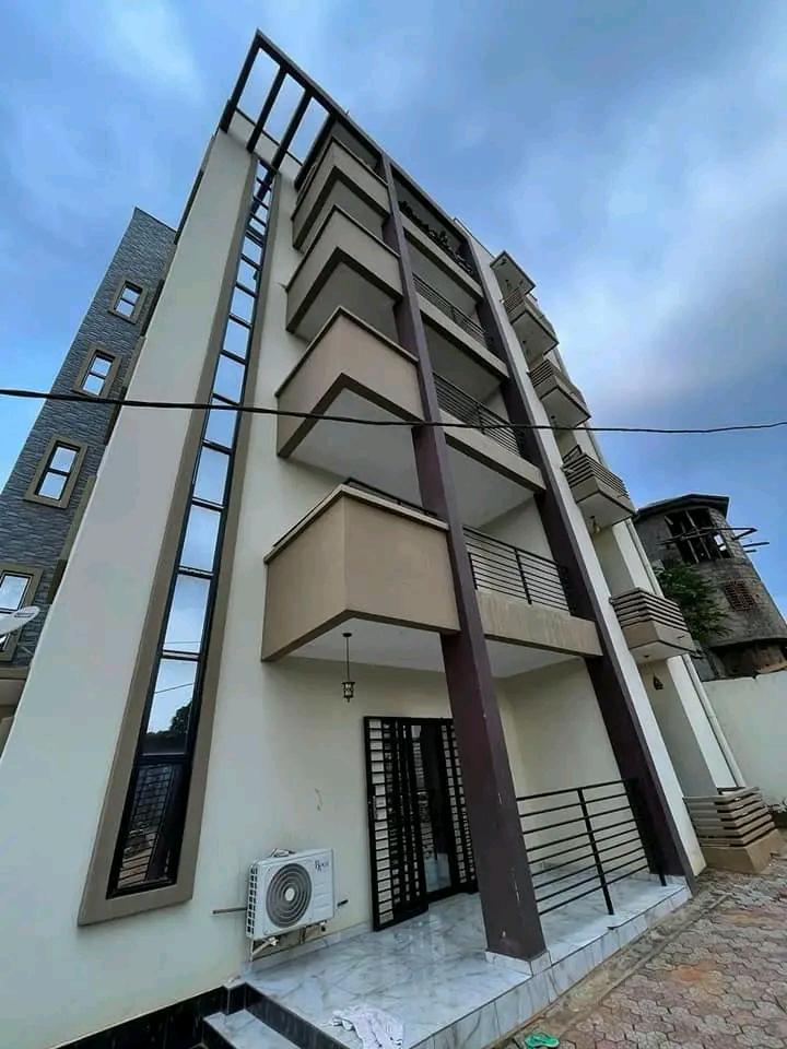 Résidence moderne à balcons